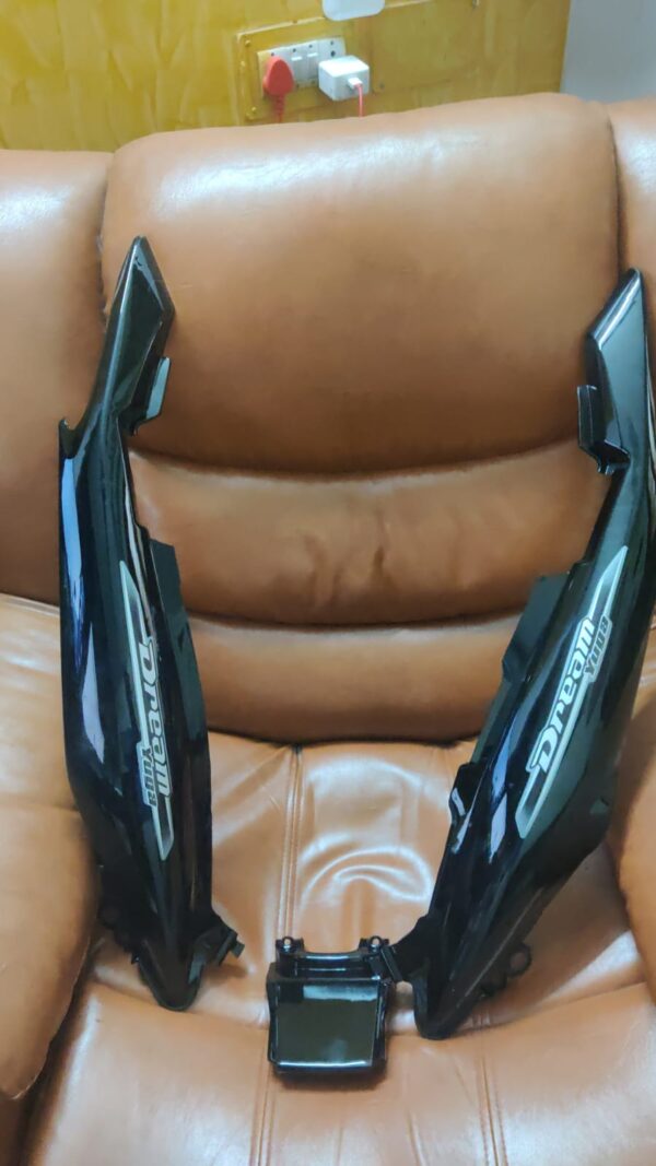 Tail Panel For Dream Yuga black Silver